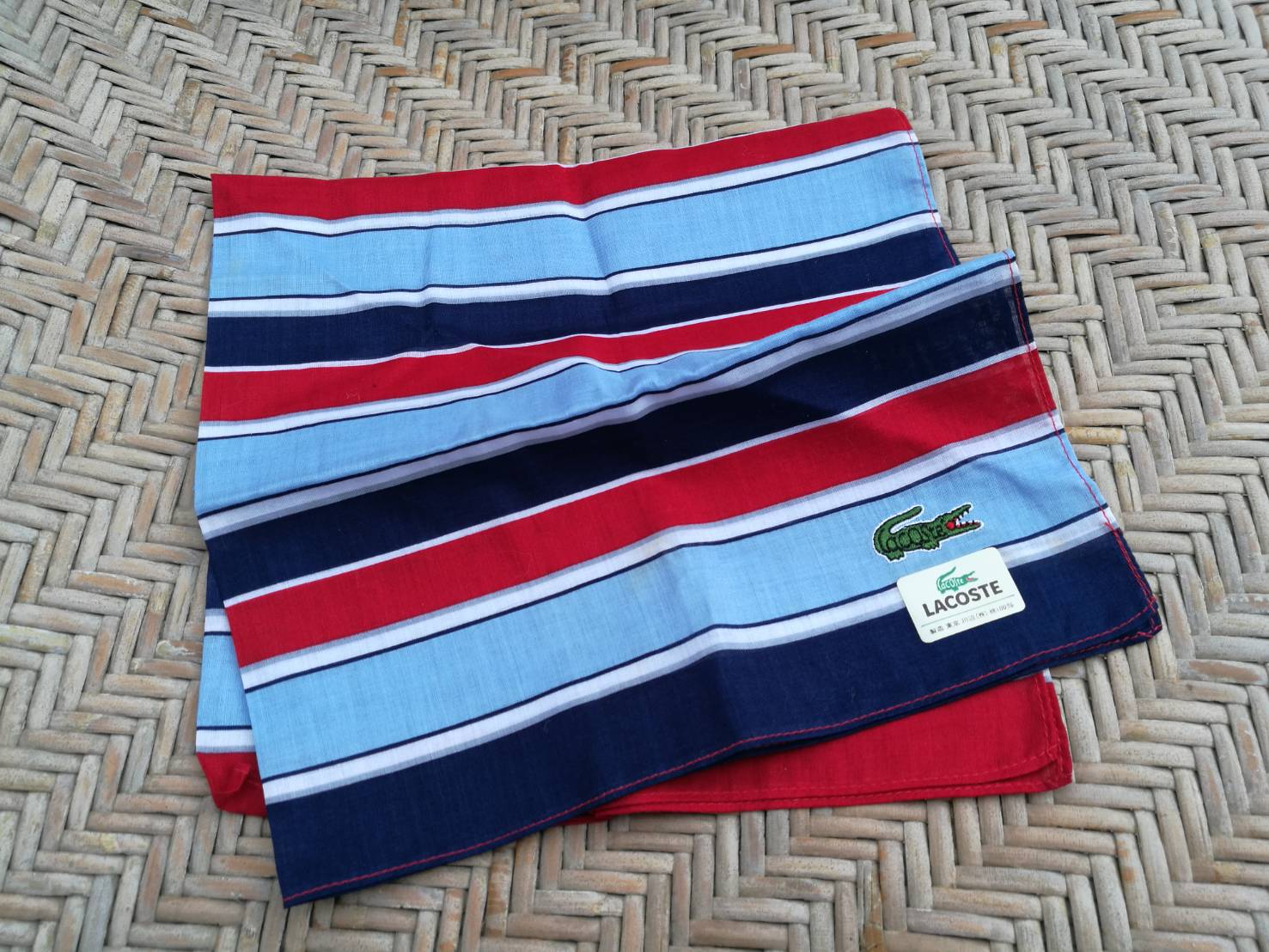ผ้าเช็ดหน้าชาย LACOSTE