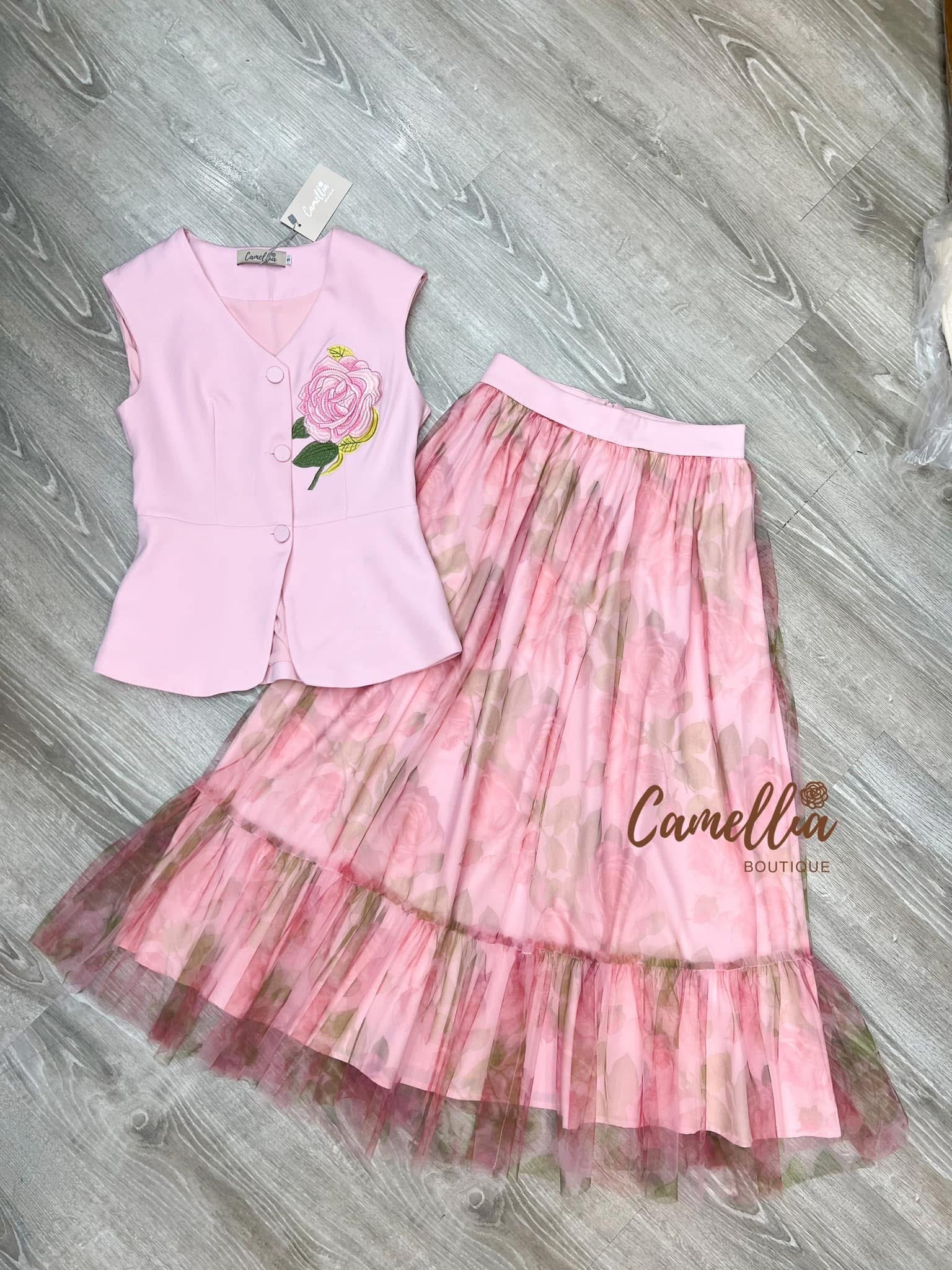 ชุดเซท 2 ชิ้น เสื้อ ปักดอกไม้ผ้าหนามากๆเนื้อผ้าดีมาก มาพร้อมกับกระโปรงยาวเนื้อดีพิมลายหน้าหลังเสื้อเข้าชุด ใส่สบาย : สินค้าคุณภาพ (พร้อมส่ง)