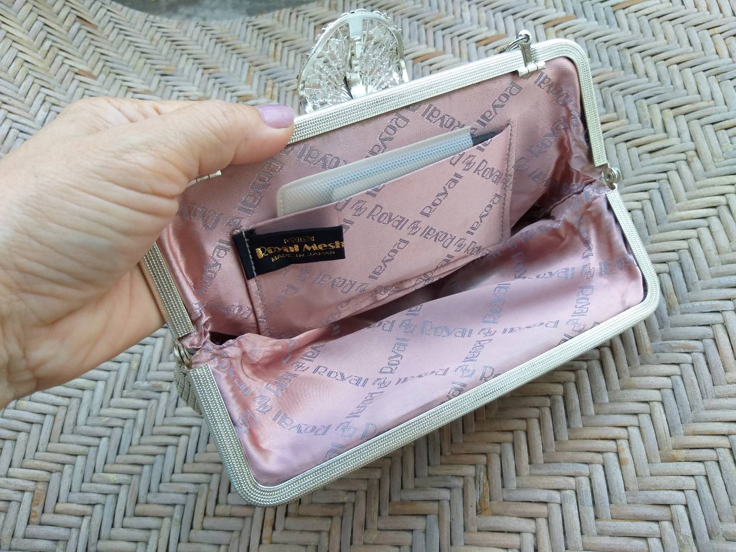 กระเป๋าหรูออกงานเกล็ดโลหะเงิน Royal Mesh Made in JAPAN