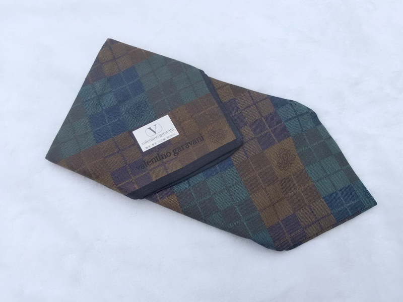 ผ้าเช็ดหน้าชาย แบรนด์เนม VALENTINO GARAVANI