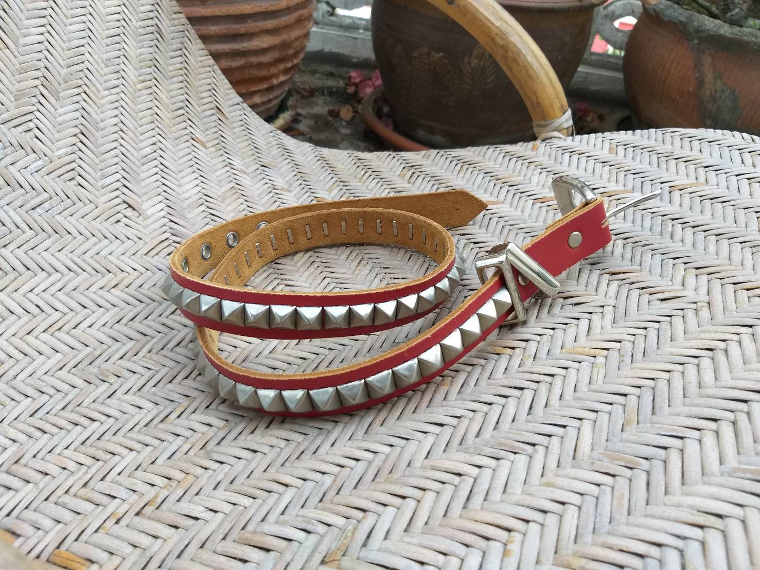 เข็มขัดหนังแท้ ติดหมุดแนวร็อค สวยมาก