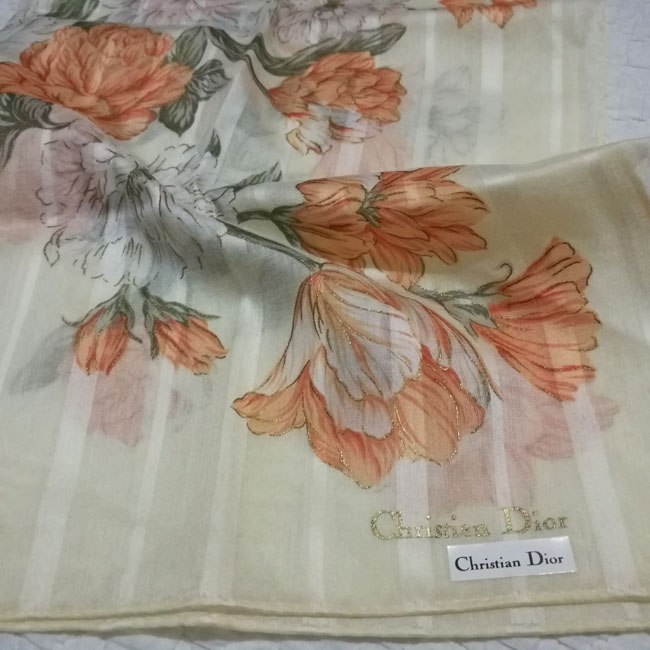 ผ้าเช็ดหน้า Christian Dior สวยหรู มี 2 สีค่ะ