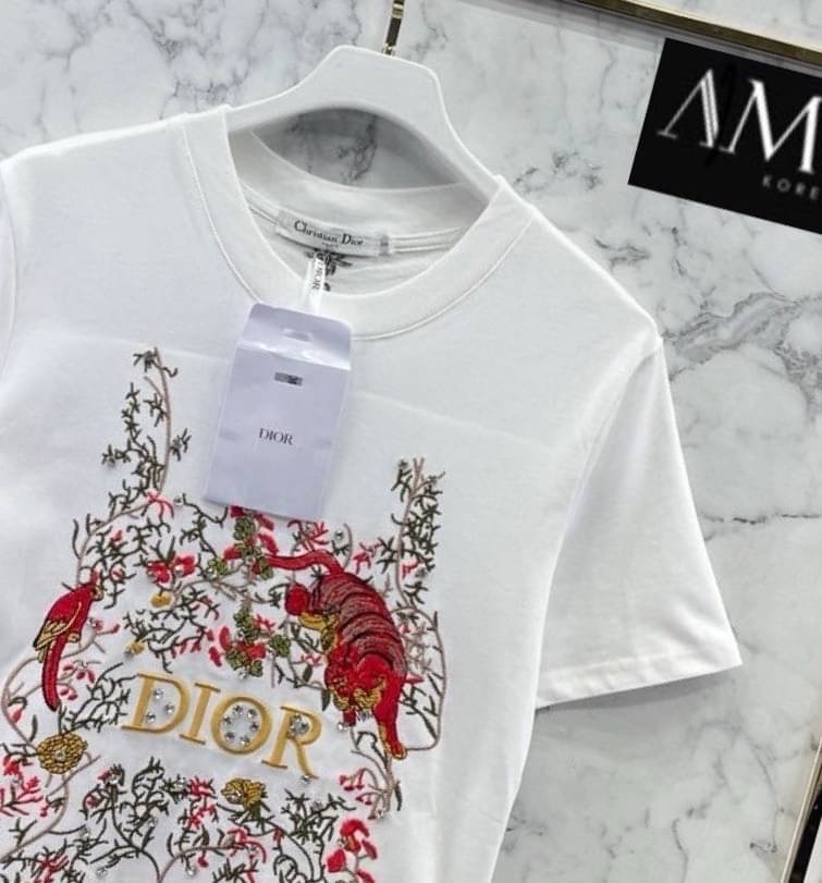 เสื้อยืด CD. งานปักแน่นๆ สวยม๊ากก สวยเด่น ลายใหม่ชนช๊อปป สวยม๊ากก ใส่สบาย : สินค้าคุณภาพ (พร้อมส่ง)