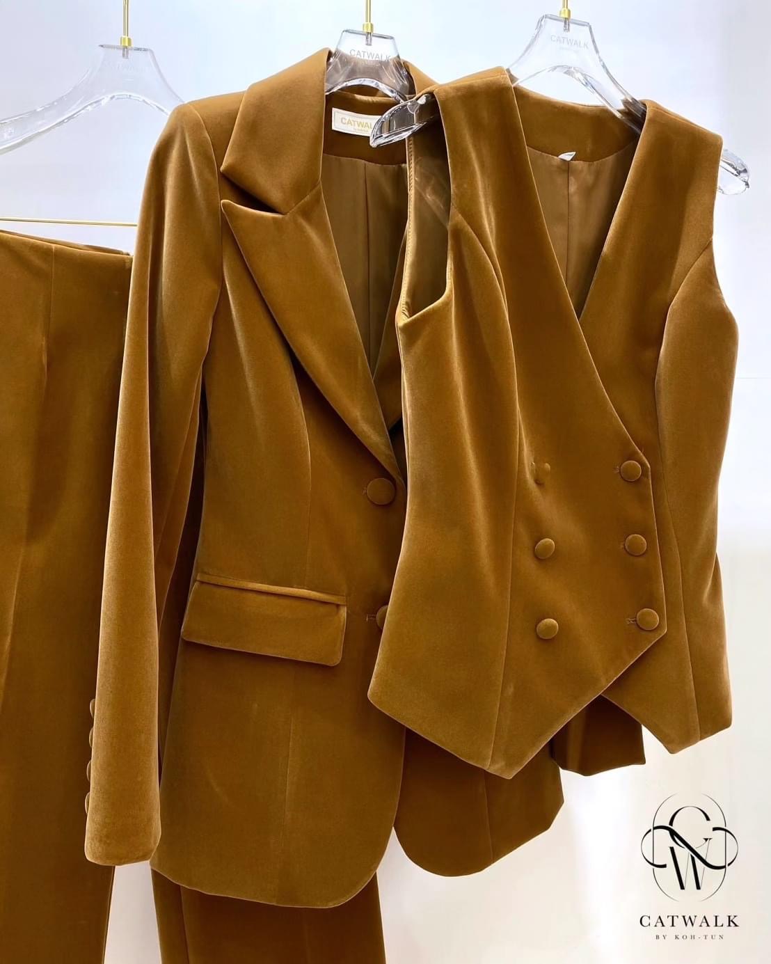 เซตBLAZER 3ชิ้น เสื้อคลุม+เสื้อกั๊ก+กางเกงขายาว งานผ้ากำมะหยี่ เกรดเอ เนื้อผ้าสวยมาก : สินค้าคุณภาพ (พร้อมส่ง)