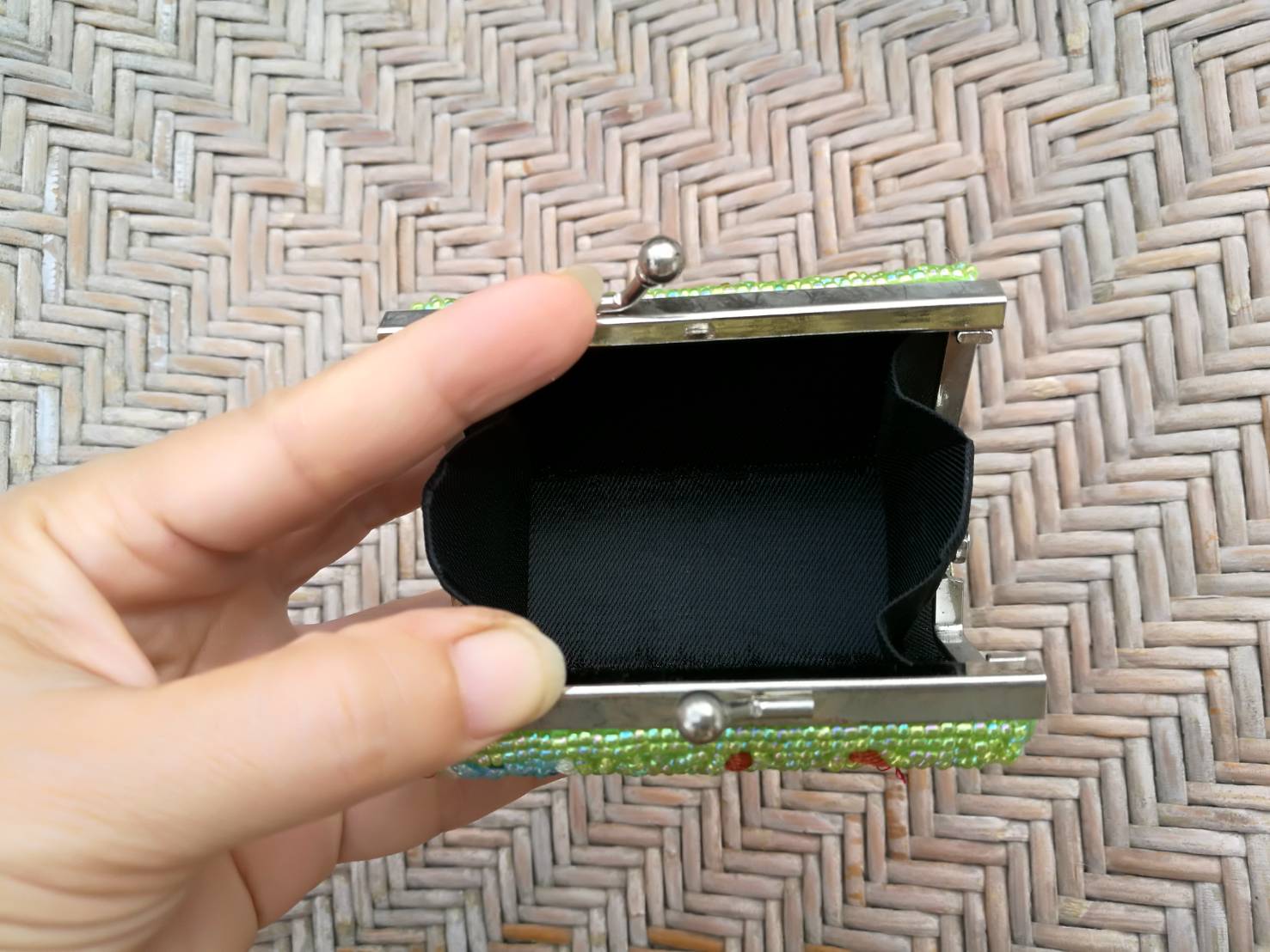 กระเป๋าใส่เหรียญ ปักเลื่อม ปักลาย สวยมากกก (ของใหม่)