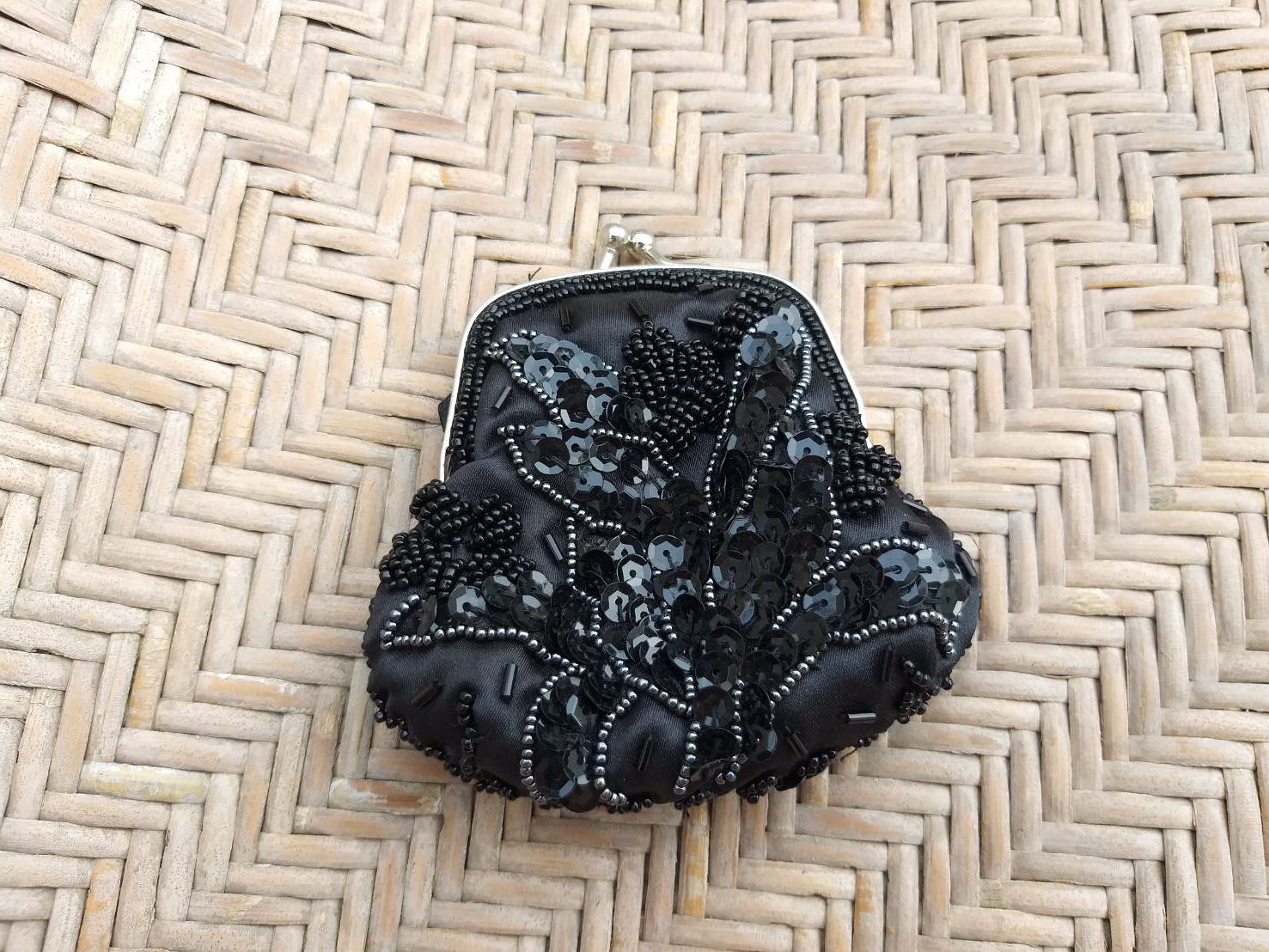 กระเป๋าใส่เหรียญ ปักเลื่อม สวยมาก (ของใหม่)