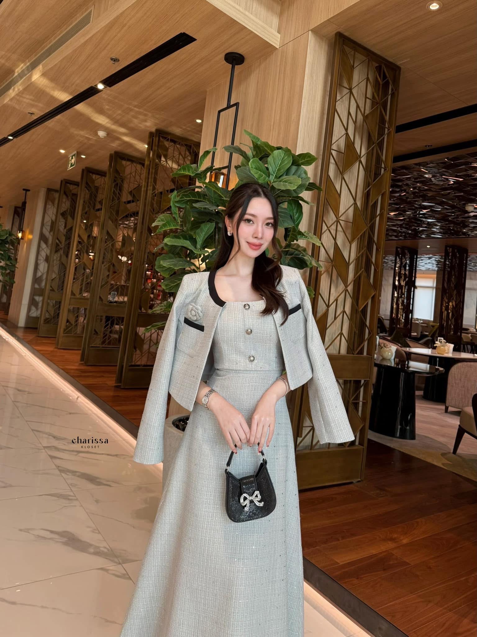 Set 4 ชิ้น เสื้อคลุม+ เสื้อครอปสั้น+ กระโปรงยาวเอวสูง +เข็มกลัดดอกไม้ ใส่สบาย : สินค้าคุณภาพ (พร้อมส่ง)