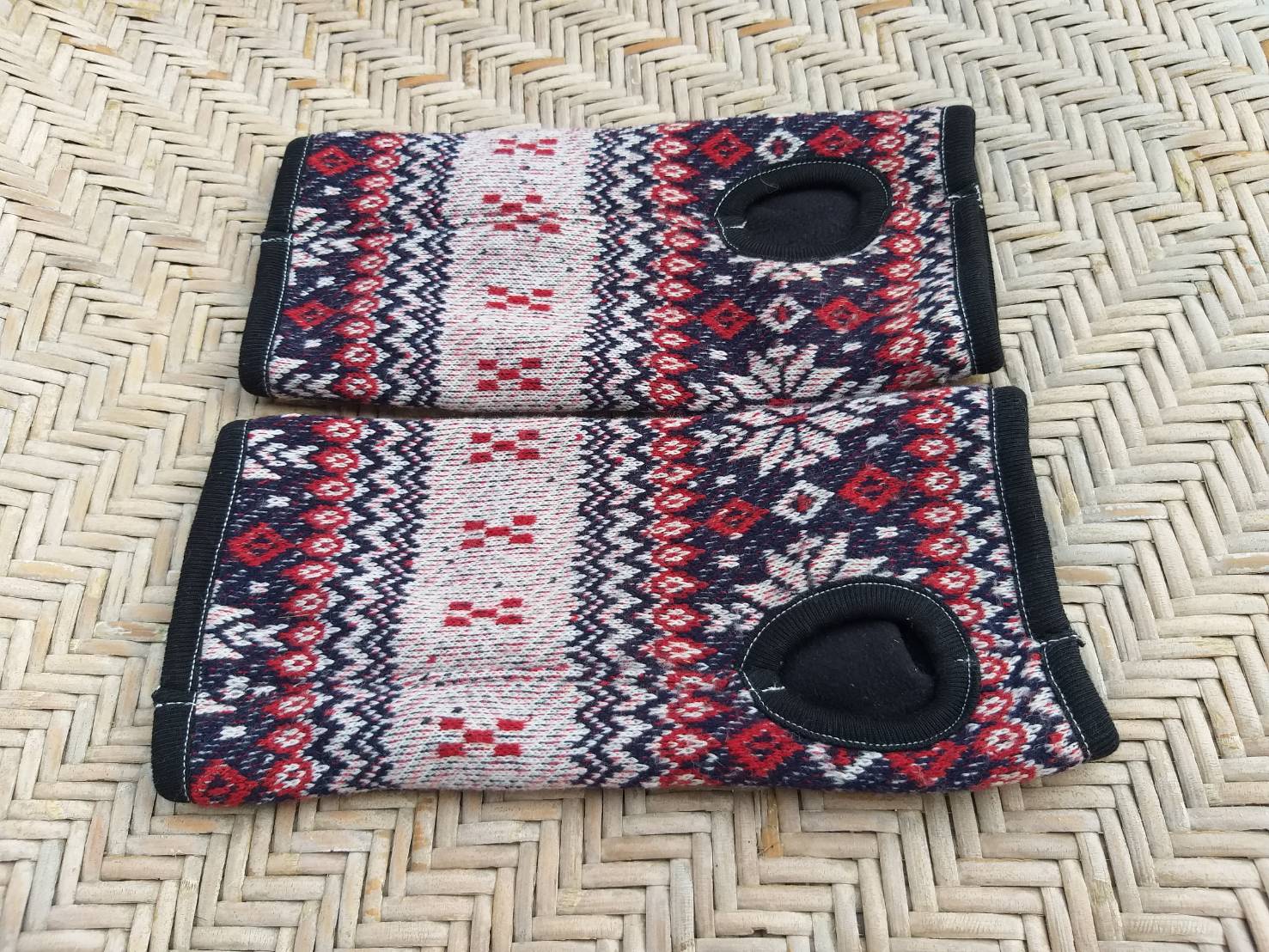 ถุงมือไหมพรมครึ่งท่อน บุผ้าฟลีซสุดนิ่ม (ของใหม่)