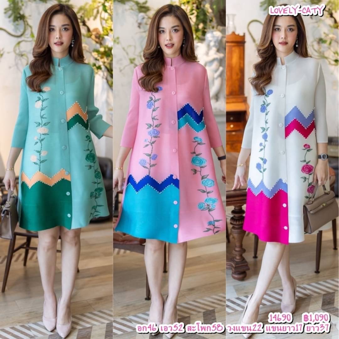 เดรสผ้าอัดพลีท Premium Pleatd Fabric ดีเทลสวยๆพิมพ์ลายประดับด้วยเพชรสุดหรู และมุก ใส่สบาย : สินค้าคุณภาพ (พร้อมส่ง)