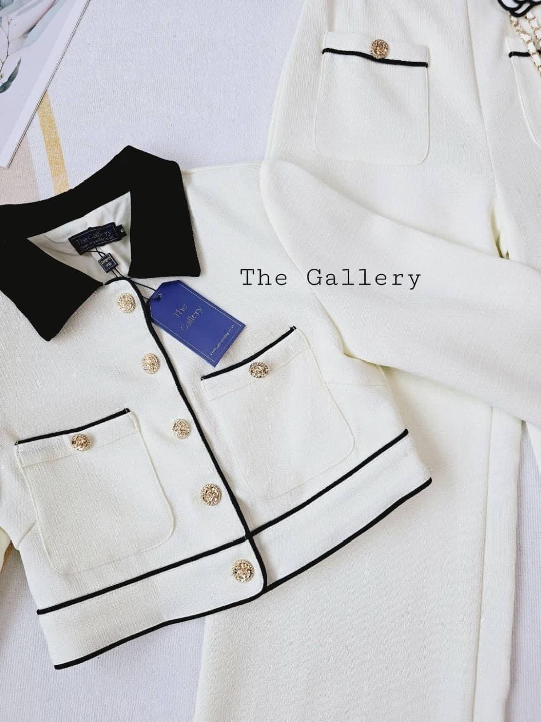 Setชาเนล ตัวแม่หรูหราสุดๆ กับชุดเซ็ต3ชิ้น เสื้อครอปแขนยาวและกางเกงขายาวสุดชิคมาพร้อม เข็มขัดโซ่ดอกไม้ ใส่สบาย : สินค้าคุณภาพ (พร้อมส่ง)