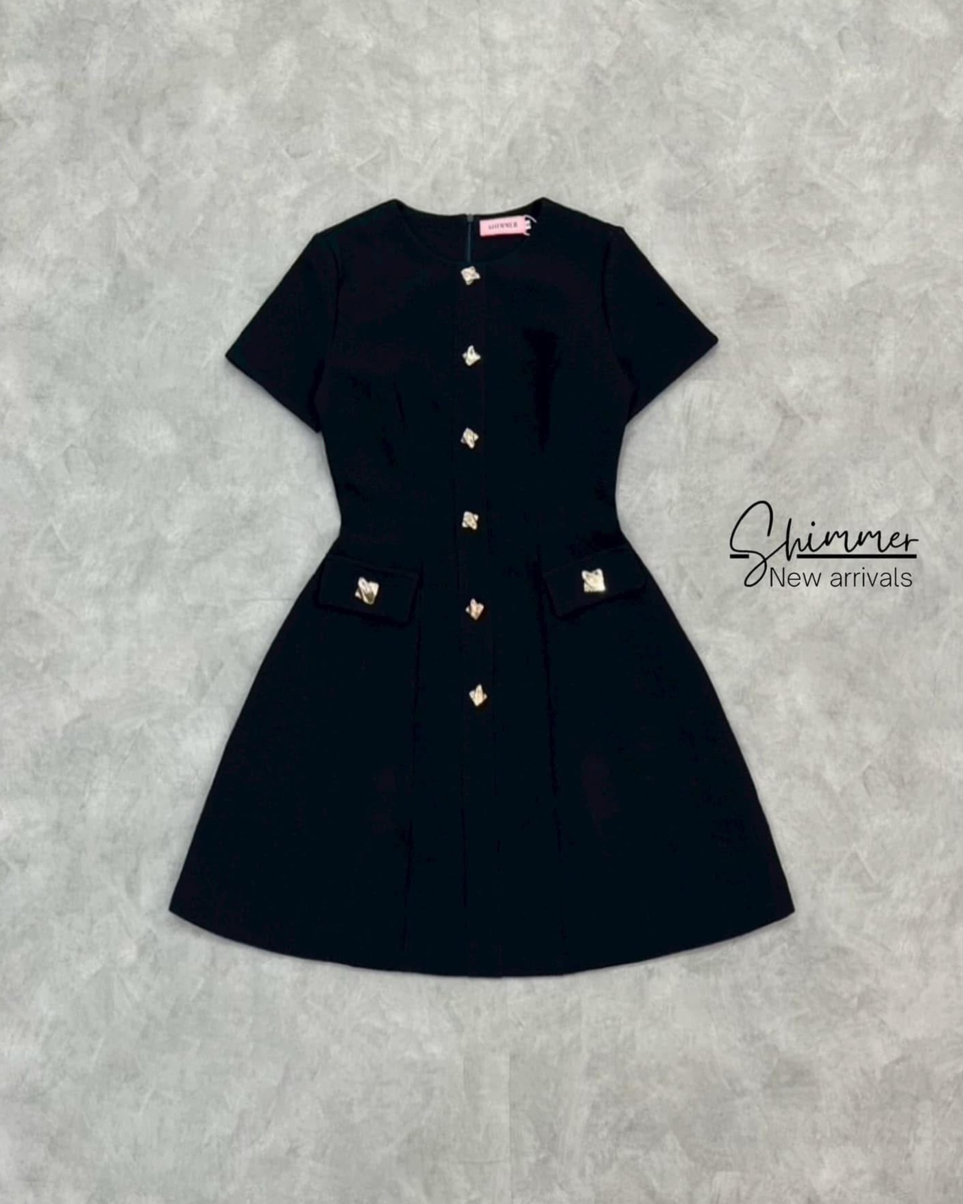 มินิเดรสแต่งกระดุมสีทองดีไซน์สวยคลาสสิคเนื้อผ้าพรีเมียมทั้งชุด ใส่สบาย : สินค้าคุณภาพ (พร้อมส่ง)