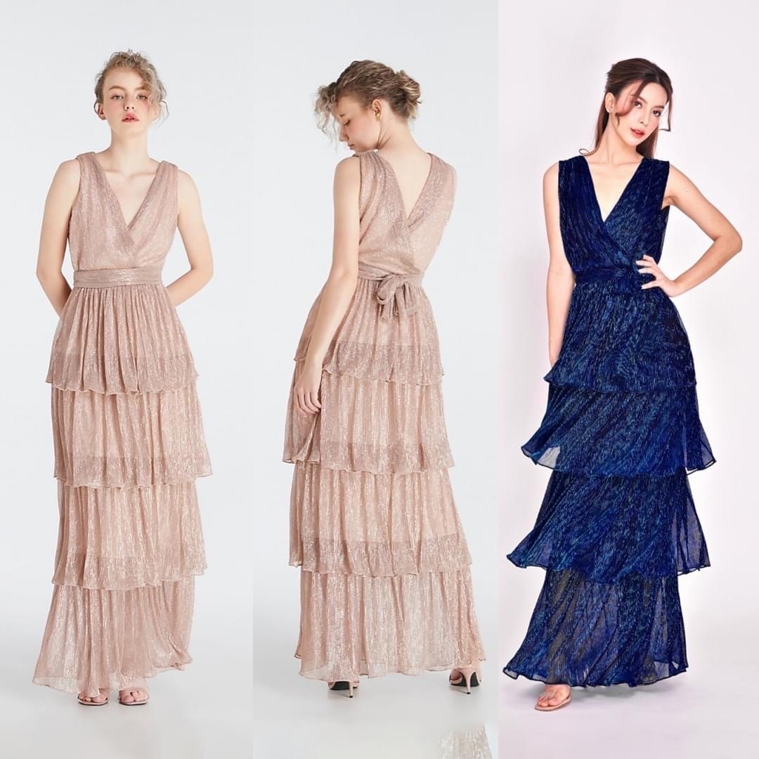 แม็กซี่เดรสคอวีป้ายแขนกุด กระโปรงบานจับรูดระบายซ้อนกัน4ชั้น มาพร้อมโบว์ สินค้าคุณภาพ (พรอมส่ง)