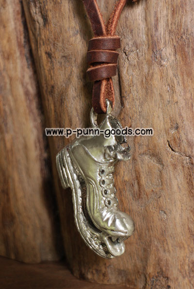 สร้อยหนัง จี้รองเท้าบูท