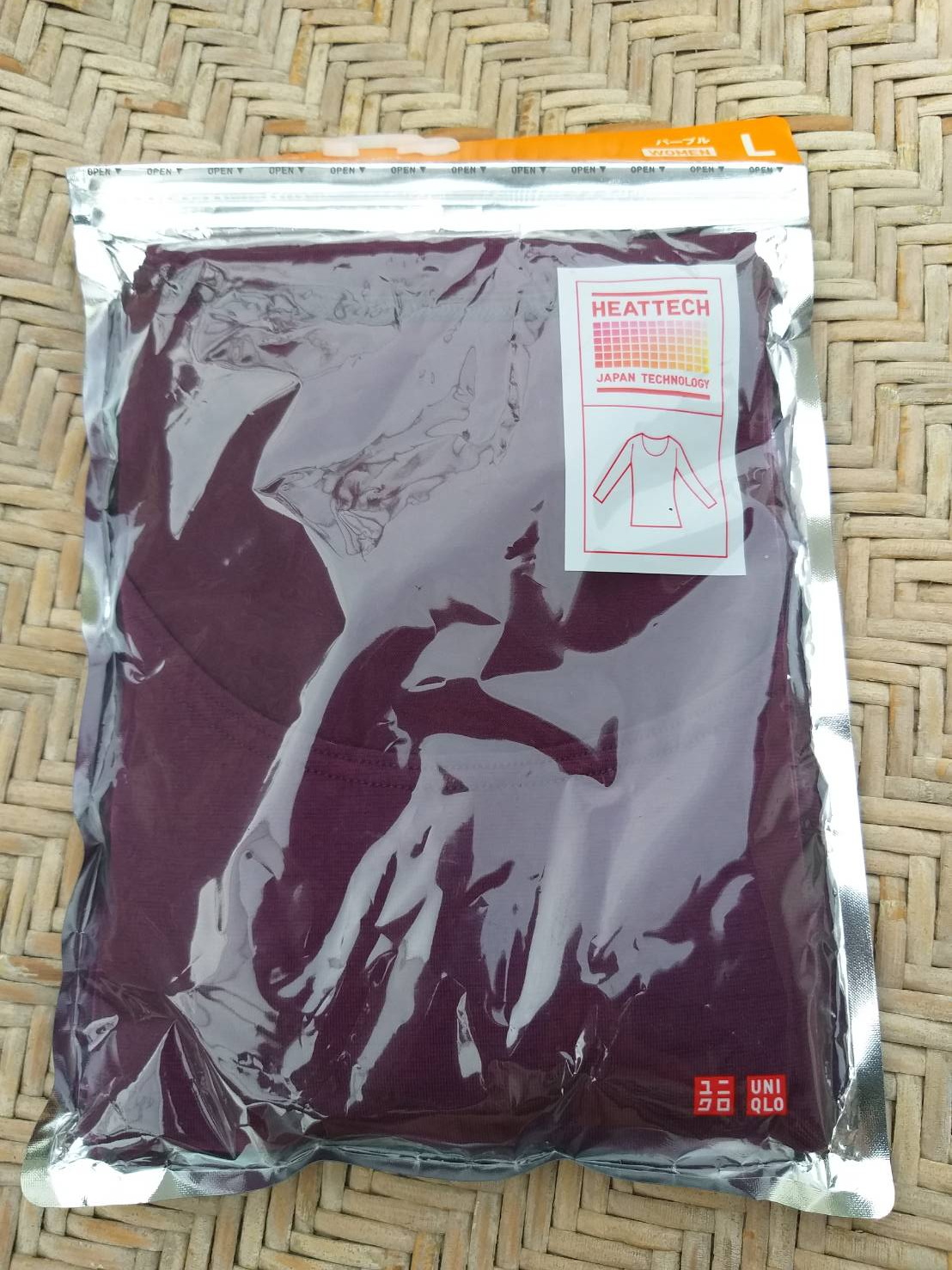 เสื้อฮีทเทคหญิง Uniqlo คอกลมสีม่วง ไซด์ L (ของใหม่)