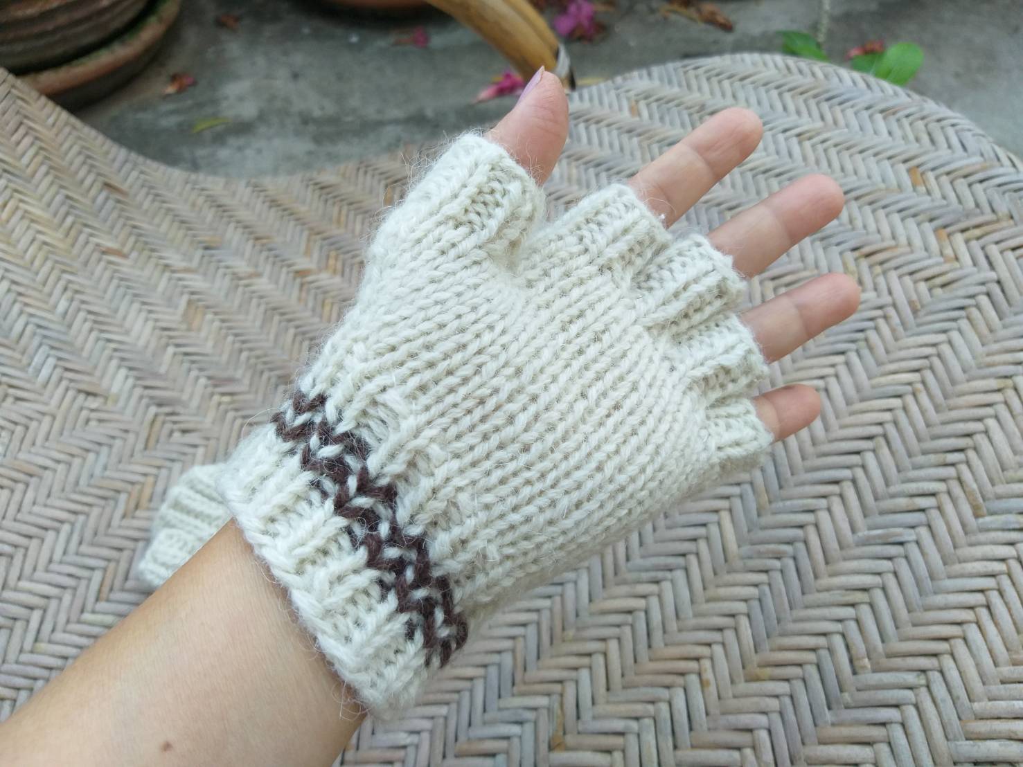 ถุงมือไหมพรมขนสัตว์ครึ่งท่อน (ของใหม่)