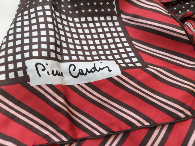 ผ้าคลุมไหล่ผืนใหญ่ pierre cardin 100% Silk