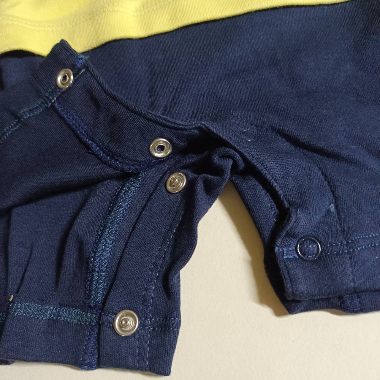 ชุดจั๊มสูทเด็ก แบรนด์แท้ Cuddle me ลายสิงโต สีเหลืองสลับดำ