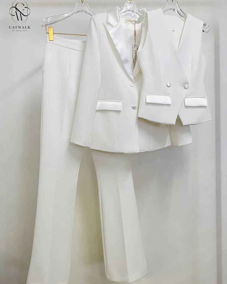 เซตBLAZER 3 ชิ้น เสื้อกั๊กครอปแขนกุด ทรงเข้ารูปคอวี ตัวBLAZERแล้วดูเท่ห์ มาก +กางเกงทรงขาขาม้า ใส่สบาย สินค้าคุณภาพ (พร้อมส่ง)