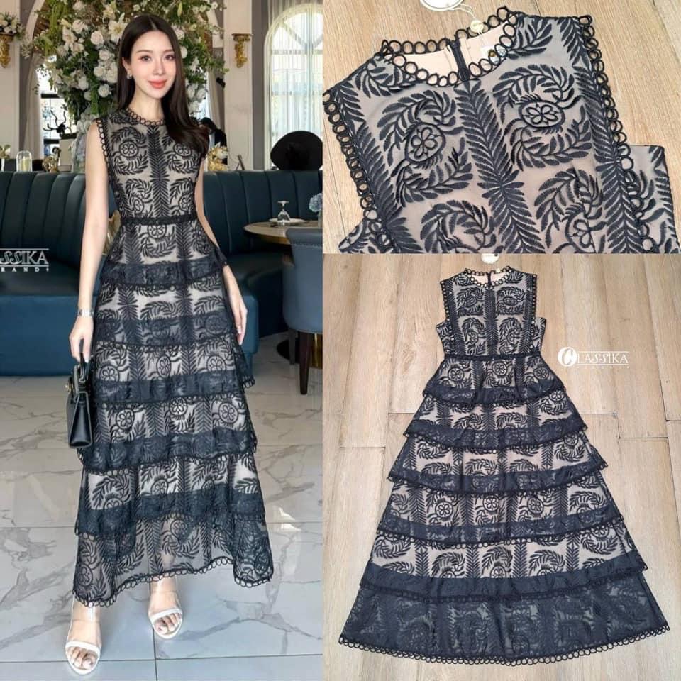 ชุดเดรสกระโปรงยาว แขนกุด ผ้าลูกไม้ ซีทรูมีลวดลาย แต่งฉลุ ช่วงกระโปรงไล่ระดับเป็น ชั้น ๆ มีฟองน้ำและซับในสีเนื้อตัดกันอย่างสวย ใส่สบาย : สินค้าคุณภาพ (พร้อมส่ง)