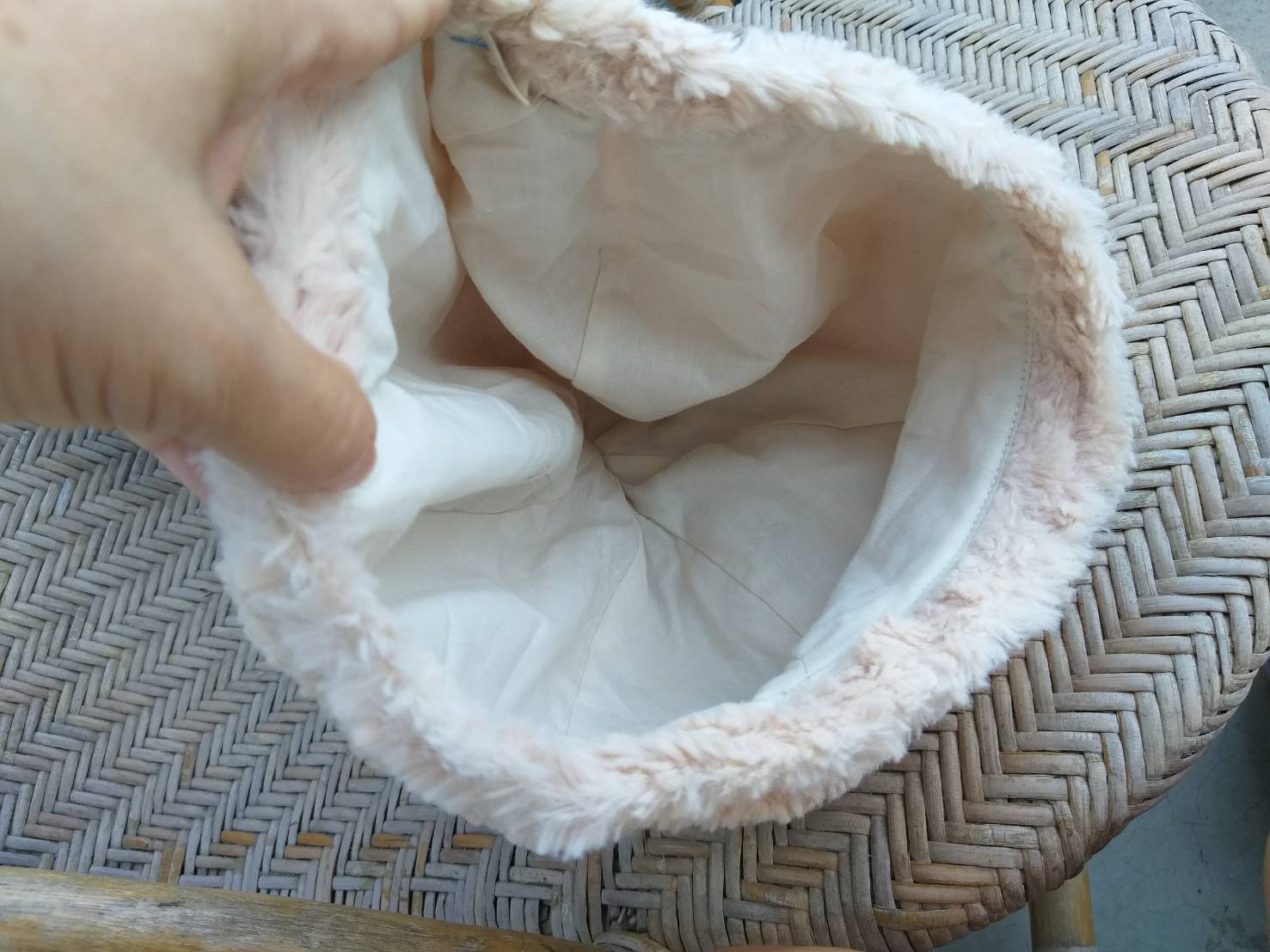 หมวกเฟอร์นุ่มๆ ทรงฟักทองน่ารักมากใบนี้ เกร๋ๆ