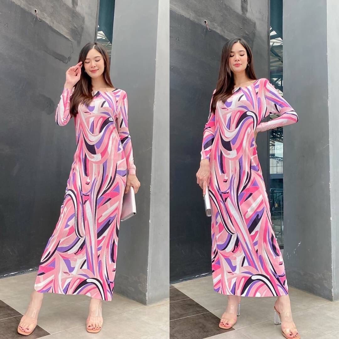 แม็กซี่เดรสคอปาด แขนยาว แพทเทิร์นอัดพลีทเข้าเคิร์ฟ ทรงสวย สินค้าคุณภาพ (พร้อมส่ง)