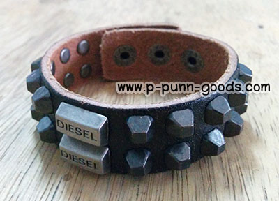 ข้อมือหนังปักหมุด DIESEL