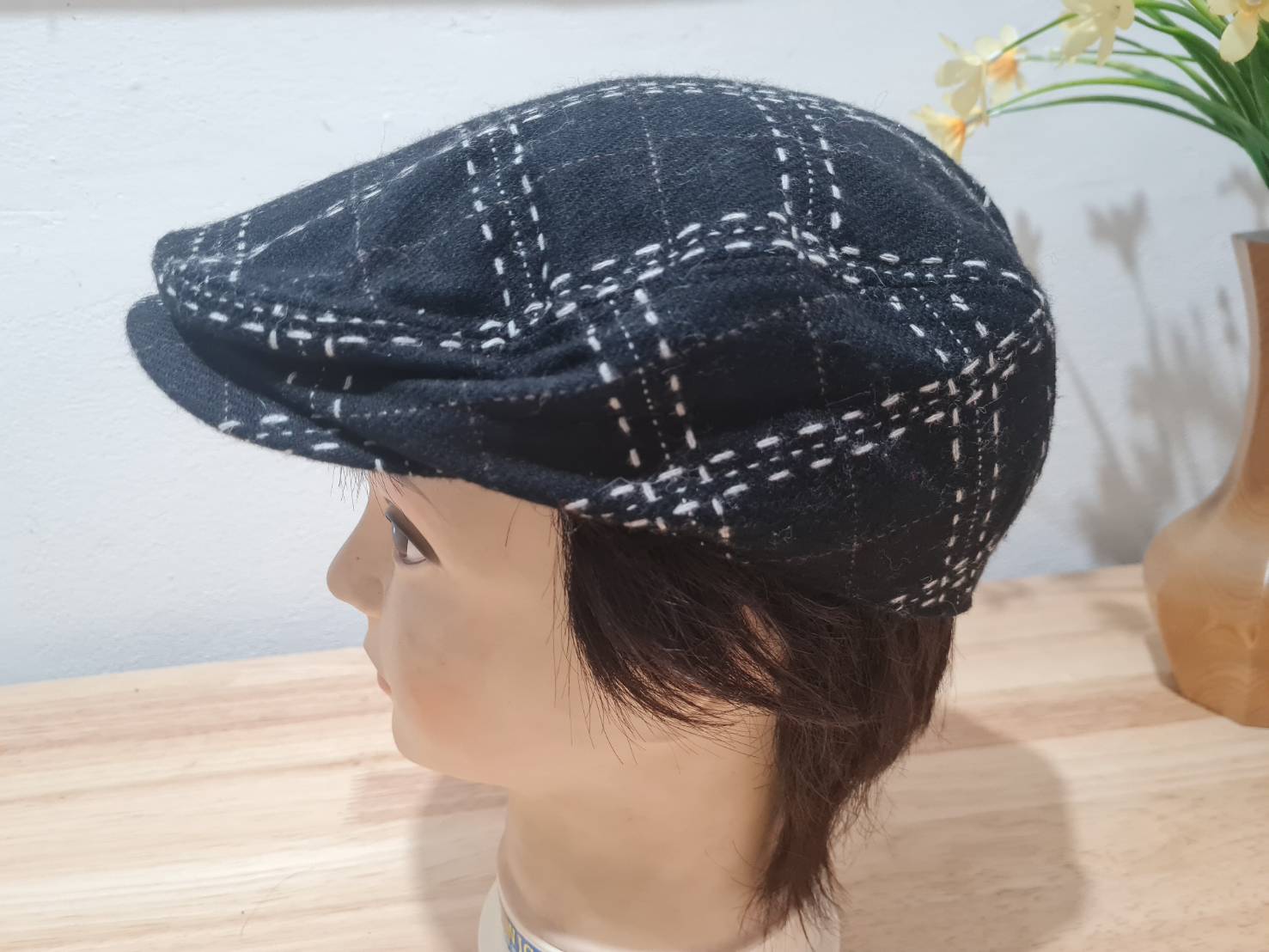 หมวกติงลี่ Flat cap สีดำปักเส้น สวยดูดีมากๆๆ (ของใหม่)