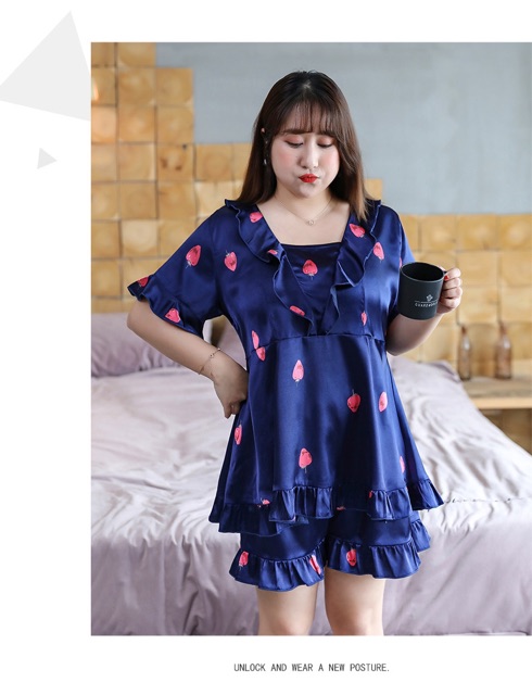 ชุดนอนไซส์ใหญ่ 3XL - 4XL ชุดนอนผ้าซาตินไซส์ใหญ่ ชุดนอนสาวอวบ ชุดนอนคนอ้วน นำเข้าเกาหลี ลายวตรอเบอร์รี่ FF0026NA