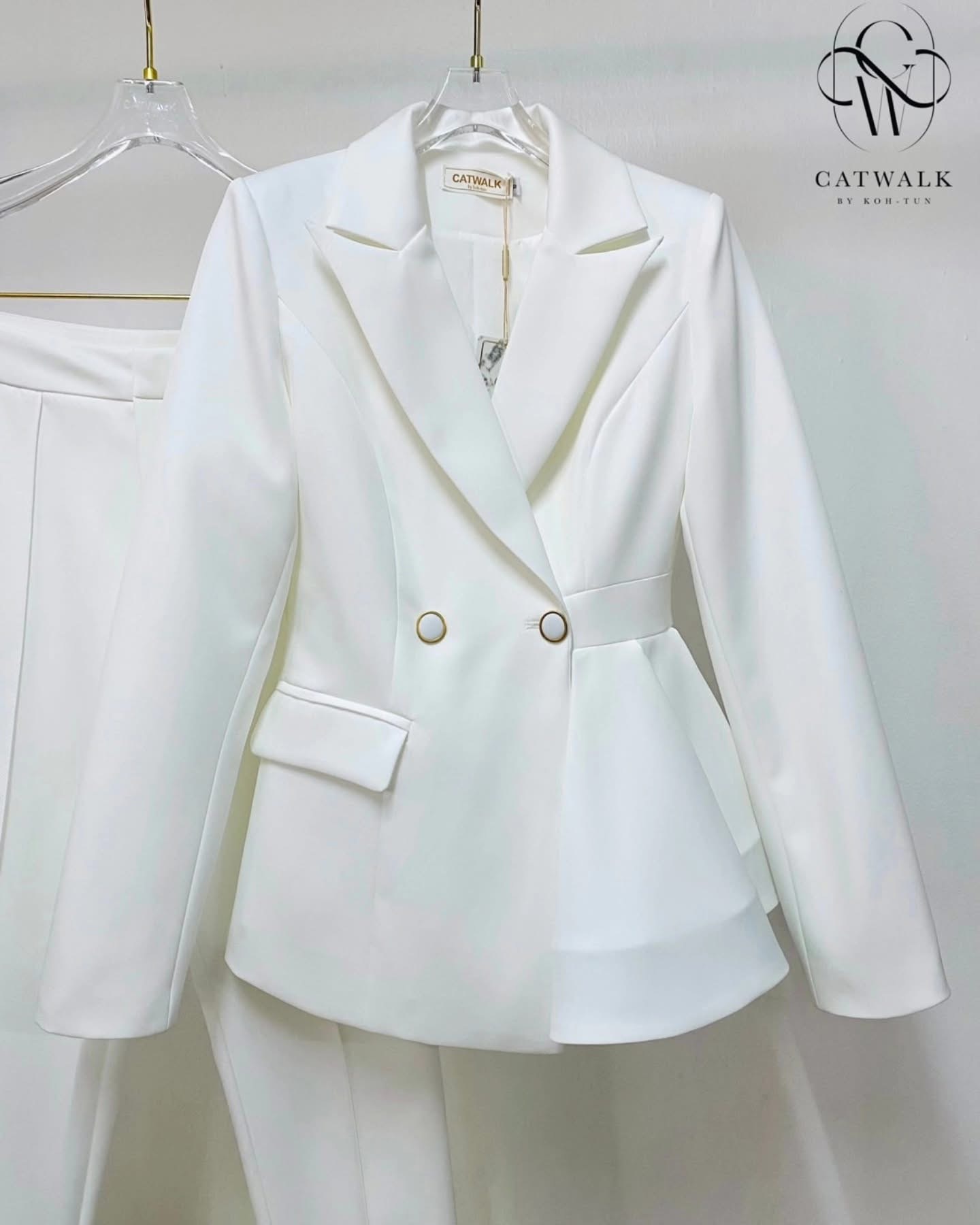 เซตBLAZER แต่งระบายข้าง มาพร้อมกางเกงขายาวทรงกระบอกเล็ก เนื้อผ้าเกรดเอ สวยเว่อร์ ใส่สบาย : สินค้าคุณภาพ (พร้อมส่ง)