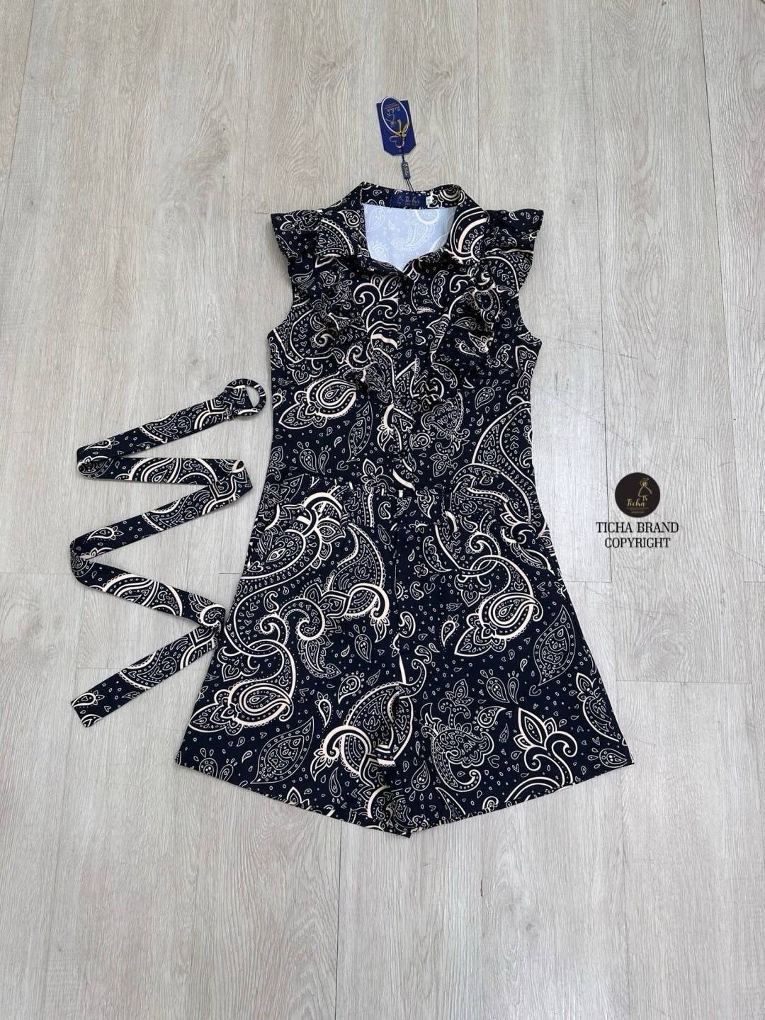 Set 2 ชิ้นพิมพ์ลายโบฮีเมี่ยนสีดำ เสื้อแขนกุดแต่งระบายไหล่ ด้านหน้าแต่งกระดุม ใช้งานได้จริง ผ้าพริ้วใส่สบายใส่แม๊ททับใส่สวยเก๋ +กางเกงขาสั้น : สินค้าคุณภาพ (พร้อมส่ง)