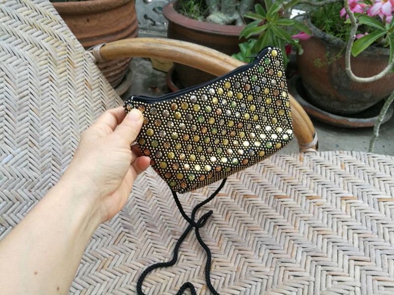 กระเป๋าสะพายแต่งหมุด น่ารักมาก (ของใหม่)