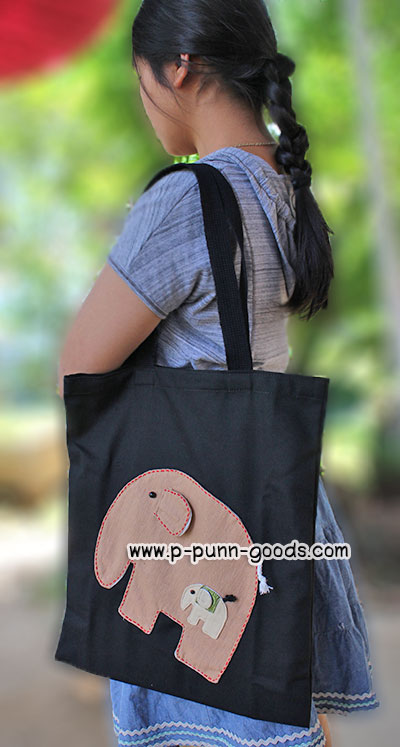 กระเป๋าถุงผ้าแคนวาส สีดำ ติดตัวช้าง