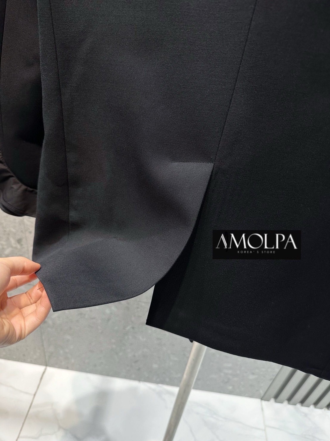 BLAZER VALENTINO Colletion 2024SS งาน Hiend ผ้าดีมาก มีน้ำหนักสุดๆ เย็นมากๆ ห้ามพลาดเลยน๊า สวยสุดๆ : สินค้าคุณภาพ (พร้อมส่ง)