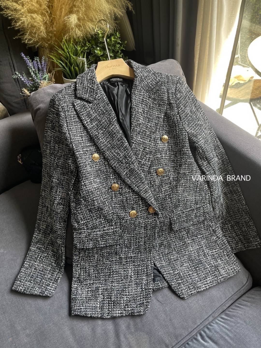 Blazer สีดำแถบขาว ผ้าพรีเมียมทวิต สวยคลาสสิค : สินค้าคุณภาพ (พร้อมส่ง)