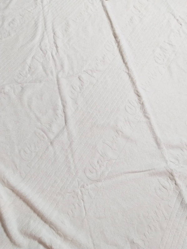 ผ้าห่มผืนใหญ่ Durty Club ราคาป้าย 4400 บาท (ของใหม่)