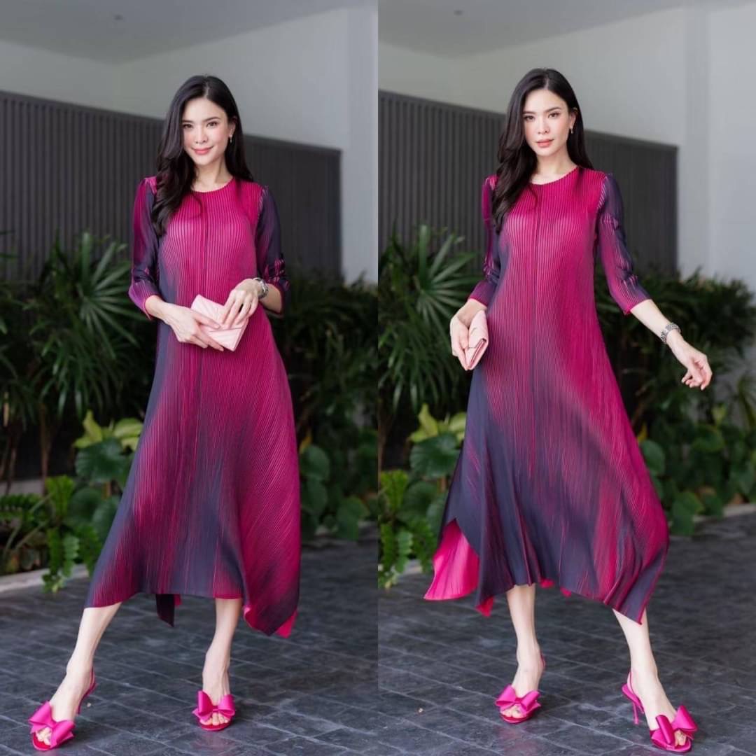 เดรสแขนสั้น คอกลมงาน AA Premium งานอัดพลีททรงA ทรงป้ายสไลด์ไปด้านข้าง พลีทเนื้อเดียวกับงาน Brand สวย Best Quality✔️ ตัดต่อพลีท 3 สี เย็บด้วยเทคนิคพิเศษ ใส่สบาย : สินค้าคุณภาพ (พร้อมส่ง)