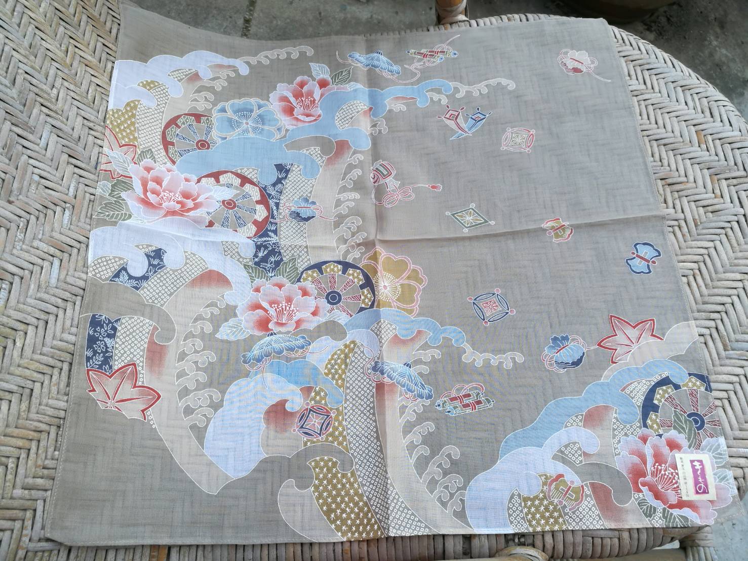 ผ้าเช็ดหน้าลายเก๋ สีสวยมาก