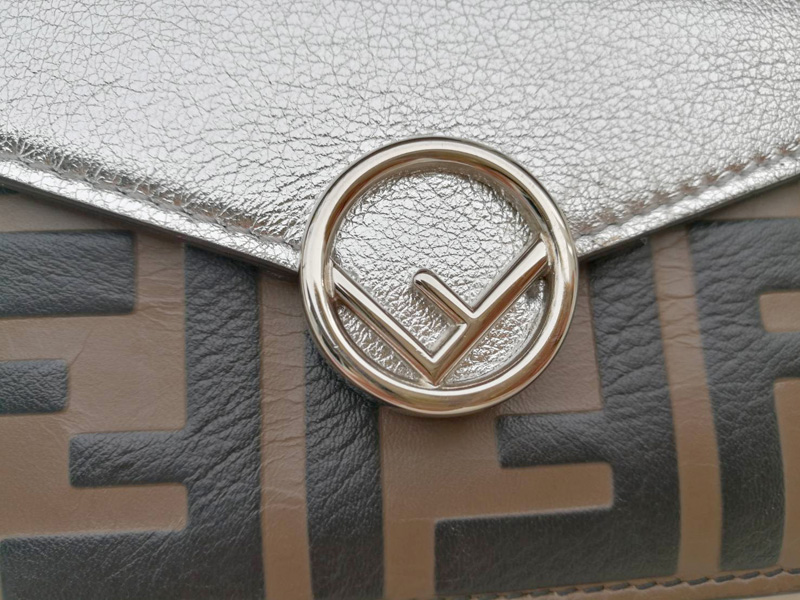 กระเป๋าสตางค์ FENDI MICRO F IS FENDI TRIFOLD WALLET