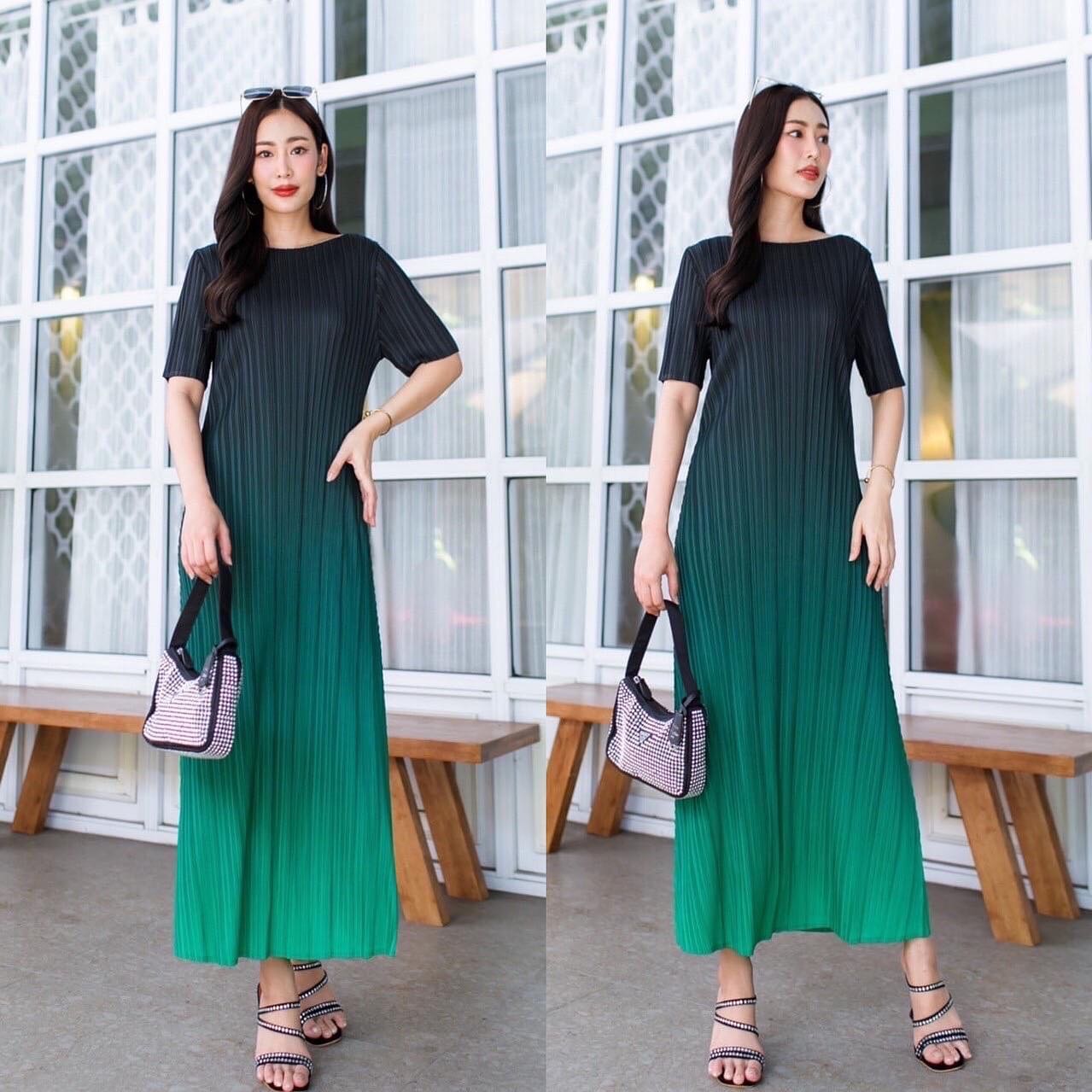 ชุดเดรส อัดพลีทแบบงานแบรนด์ ทรงคอกลม แขนสั้น แพตเทิร์นโค้งเคิร์ฟ เข้าเอว ให้ลุค สวย เรียบหรู . สินค้าคุณภาพ (พร้อมส่ง)