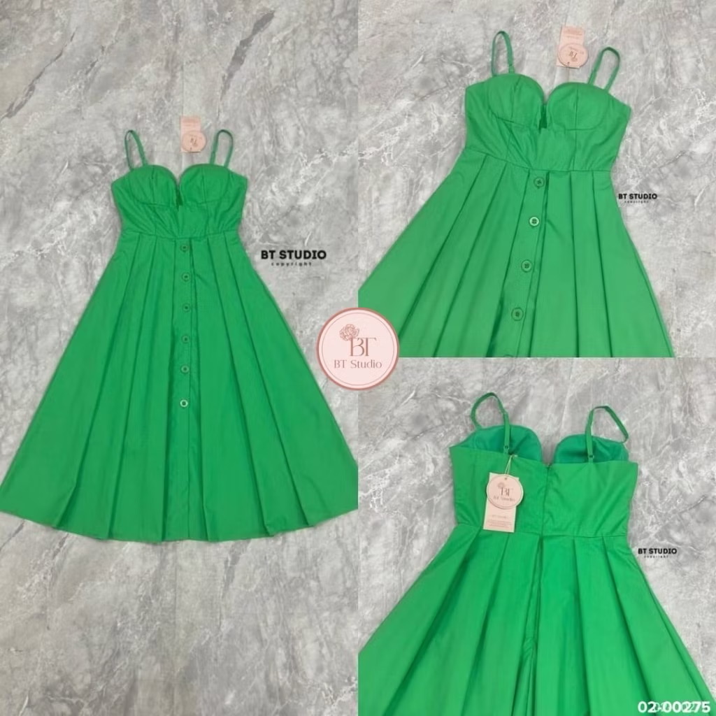 เดรสสายเดี่ยวคลุมเข่า ดีเทลแต่งกลางอกห่างเล็กน้อยไม่มีซีทรูช่วงอกเสริมฟองน้ำ อกเอวเข้ารูปกระโปรงบานออกแต่งจับจีบ ใส่สบาย : สินค้าคุณภาพ (พร้อมส่ง)