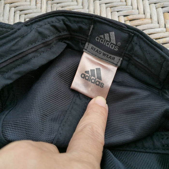 หมวกแก๊ป adidas สีดำล้วน