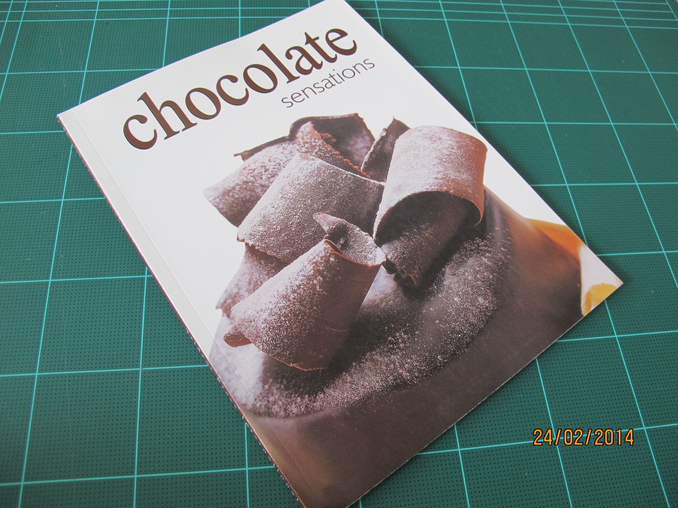 Chocolate Sensations Cook Book : หนังสือทำขนมชอกโกแลต