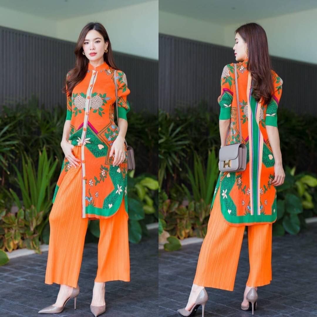 ชุดเซตผ้าอัดพลีท AA Premium เสื้อแขน 3 ส่วน คอจีนตัวยาว แต่งกระดุมเรียงยาว สีเดียวกับชุด แพทเทิร์น วาดลาดลาย สีสัน สวย สดใส สินค้าคุณภาพ (พร้อมส่ง)