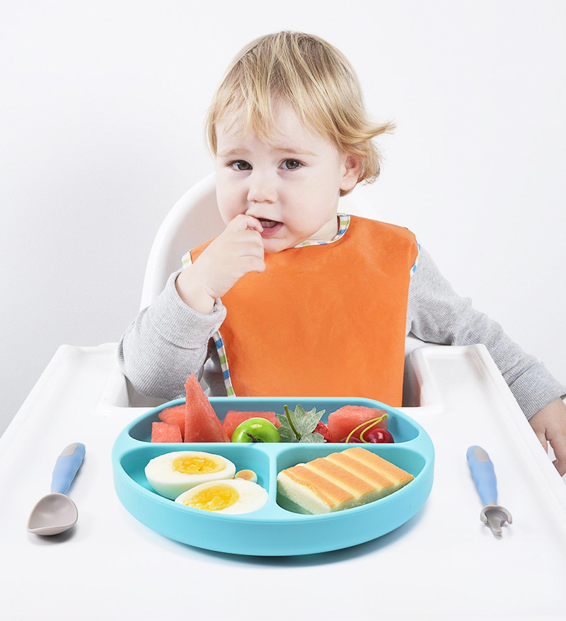 NanaBaby จานก้นดูดซิลิโคน จานหลุมเด็กซิลิโคน จานดูดเด็ก 3 ช่อง มีฝาปิด+หลอดดูด BPA-Free