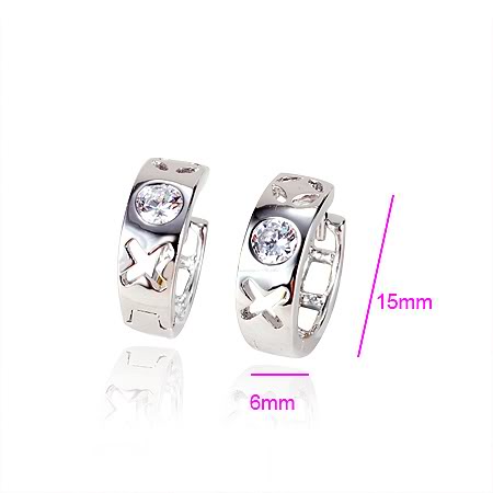 ต่างหูห่วงเพชรฉลุลาย งามมากค่ะ ทองขาว18Kgp เรียบหรู