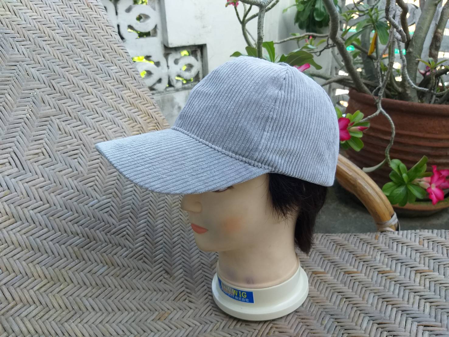 หมวกแก๊ปผ้าลูกฟูกสีเทา สวยเรียบๆ