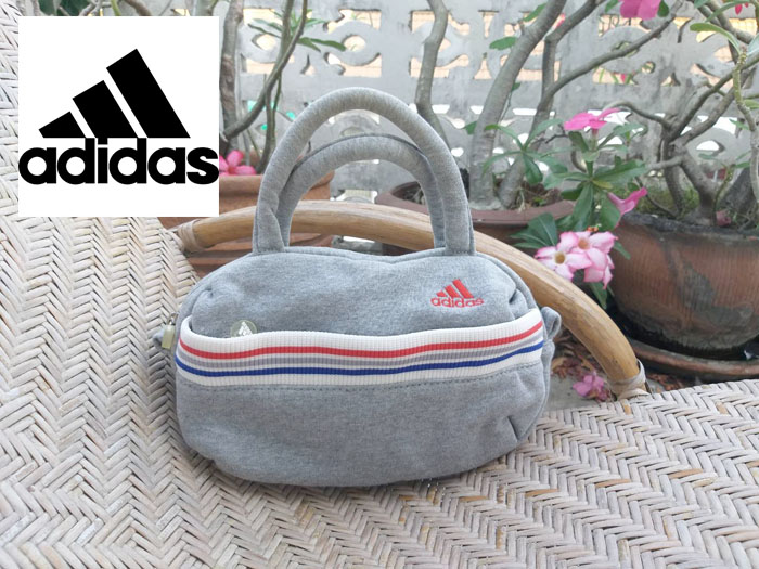 กระเป๋าหิ้ว adidas ใบน้อยๆ น่ารักมากกก
