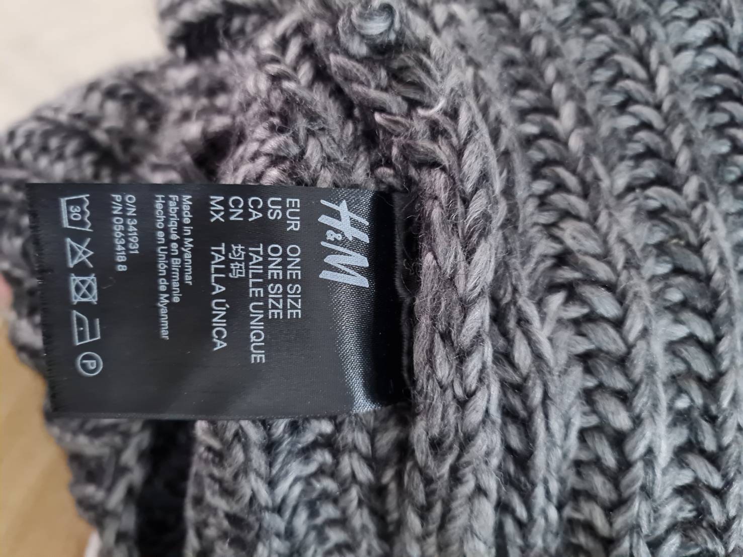 ผ้าพันคอโดนัท H&M ใช้ได้ 3 แบบ (มือ1)