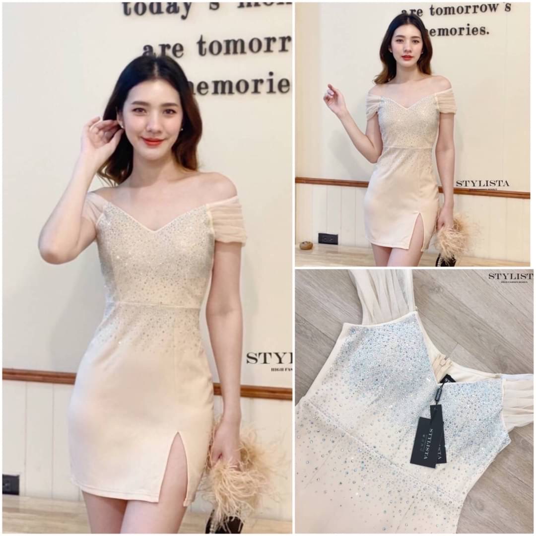 เดรสทรงพอดีตัว ปาดไหล่ เเต่งเกร็ดเพชรสวยวิบวับ ใส่สวยเรียบหรูมาก ดูดีเหมือนเซเลปเลยค่ะ สวยเปะเวอร์ ใส่ออกงาน ใส่ได้หลายโอกาส สินค้าคุณภาพ (พร้อมส่ง)