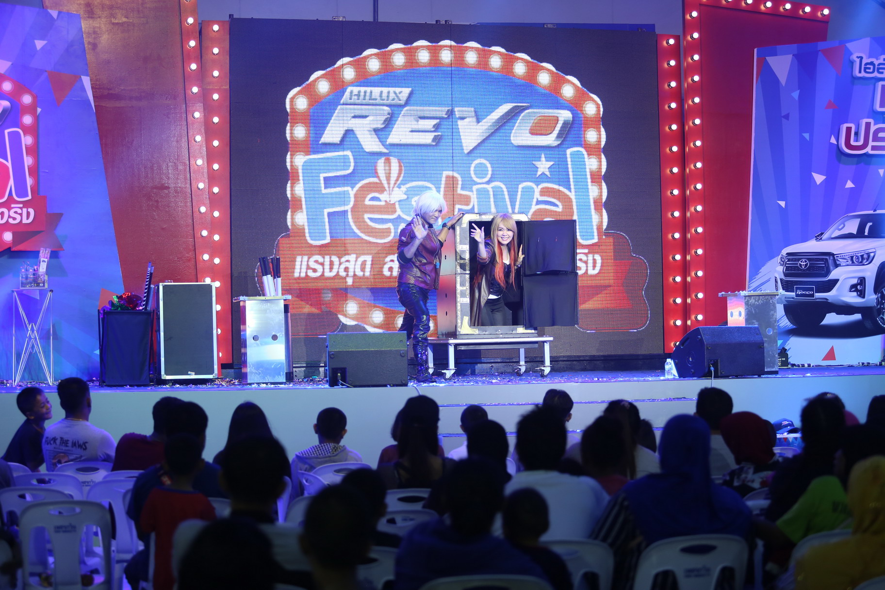 มายากล นักมายากล การแสดง โชว์ Magic Show "งาน HILUX REVO FESTIVAL 2019" 22/09/2562